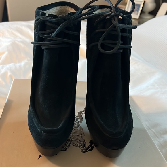 NEW BURBERRY PRORSUM Black suede leather laceup shearling heel booties EU 40 - Picture 9 of 16